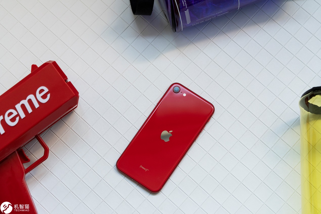 iphonese对比安卓哪个好,新款iphonese入手体验