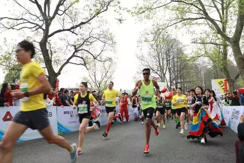 特步追梦,特步联名比赛