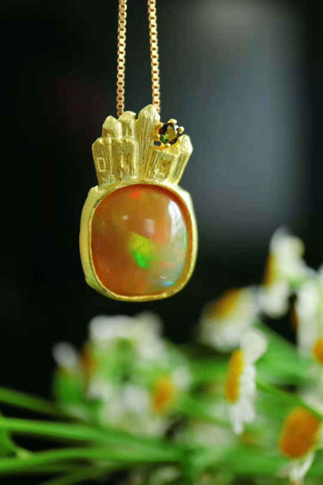 欧泊是什么宝石价格多少,欧泊是贵重宝石吗