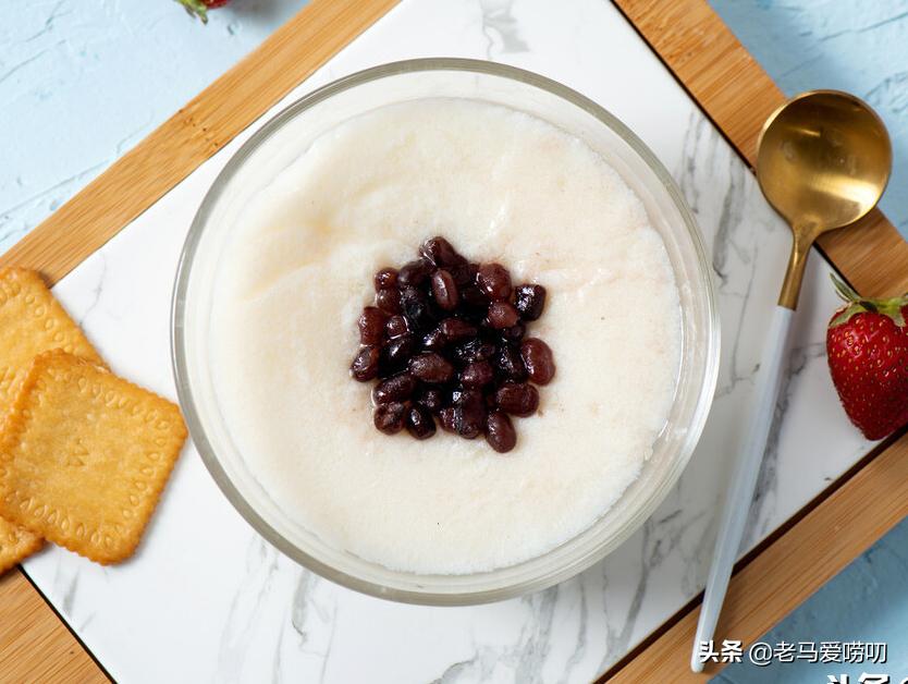 从白糖升级到奶油，上层干香下层滑润，唇齿留香双皮奶好吃就三点