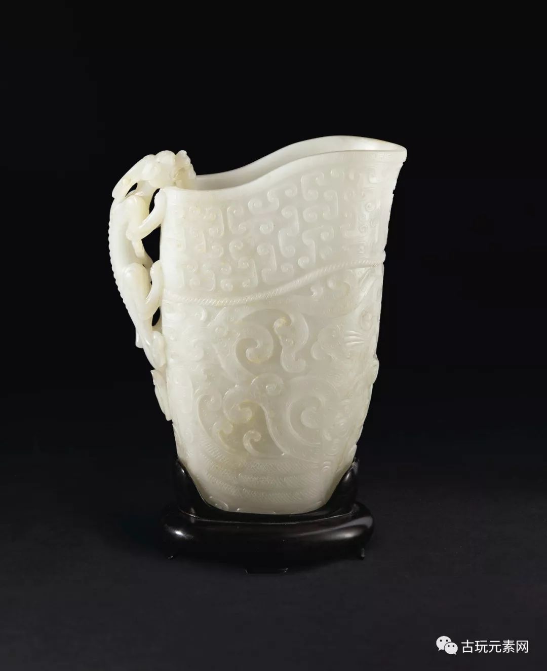 纽约苏富比总成交约1.2亿乾隆青白玉双鱼洗近2000万人民币成交