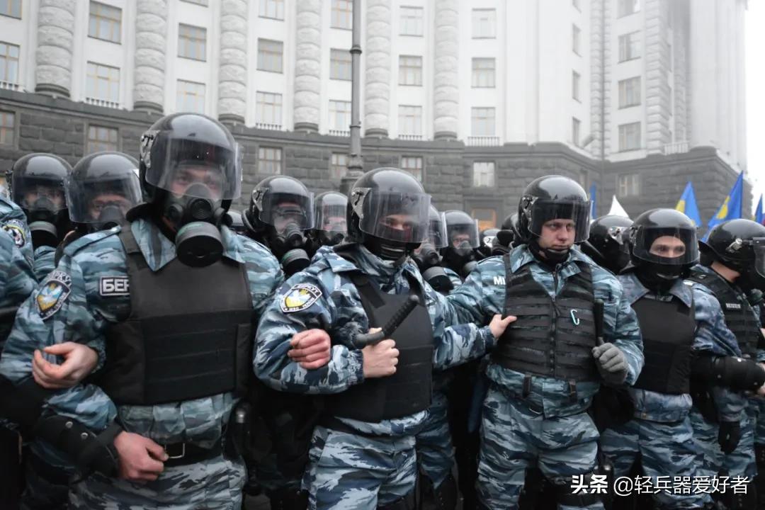 奉献、背叛与污名相加—乌克兰内务部国土局特别用途警察“金雕”