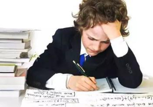 孩子不愿写作业该怎么做,孩子不乐意写作业用什么方法引导