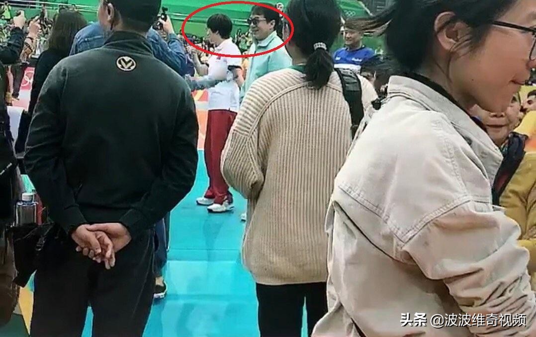 就连李现都来蹭热度！惠若琪秒变“现女友”，龚翔宇一双大脚抢镜