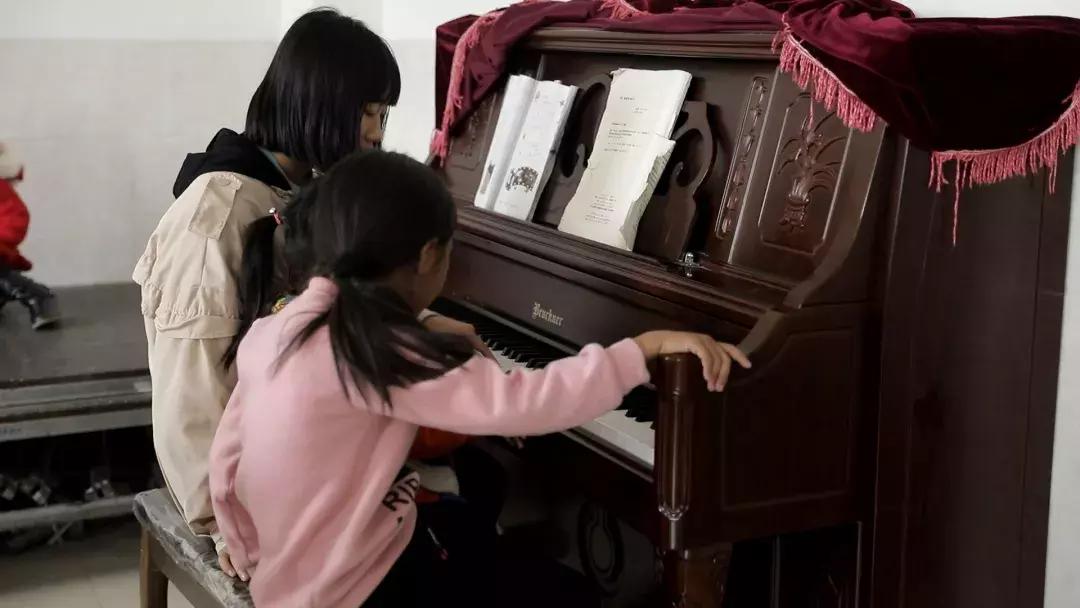 跨越2100多公里，我们为大山深处的孩子们上了一堂“云上美术课”