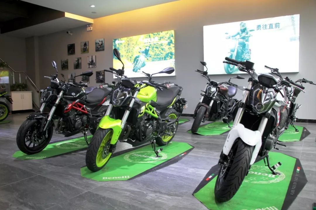 贝纳利蓝宝龙300和黄龙600,贝纳利黄龙300最新款售价多少钱