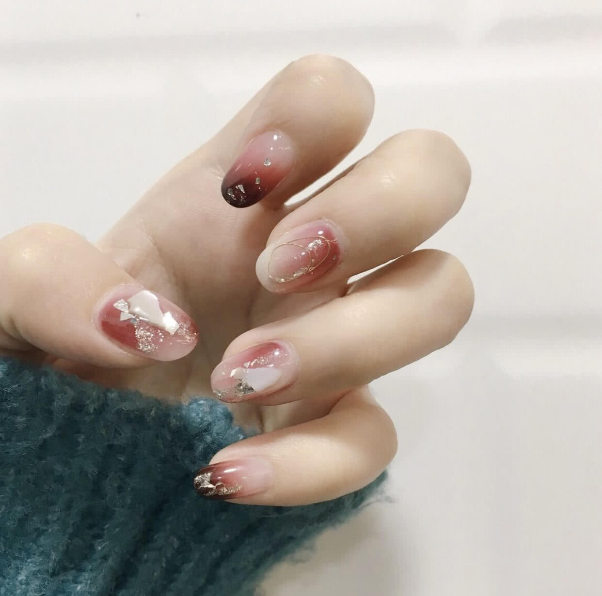 美甲款式推荐晕染美甲,渐变晕染金箔贝壳珍珠美甲黑白