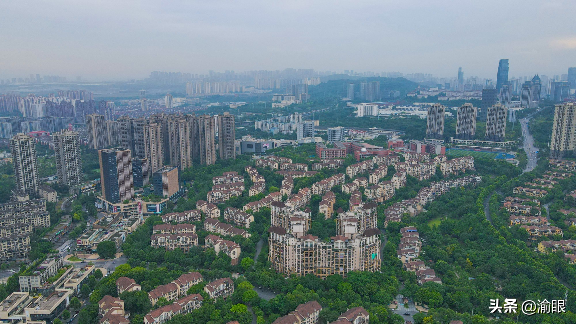 大竹林跟双碑、井口只隔着一条嘉陵江，但是风景大不一样
