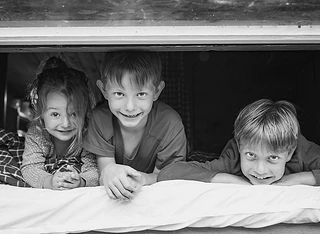 “父亲对我做过的事情永远不可以说”︱这本书揭露残酷的事实真相