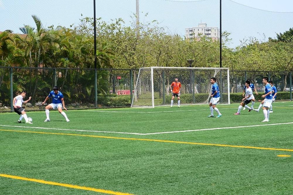 喜欢踢球就是一辈子的事,喜欢踢球的人应该每天都要干嘛