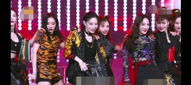 艾瑞巴蒂张雨绮造型,艾瑞巴蒂上台表演