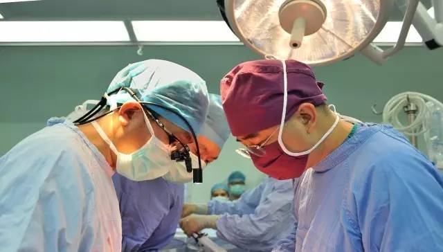 创造7项全球纪录，治愈早期肺癌快过治感冒的刀神何建行究竟多牛