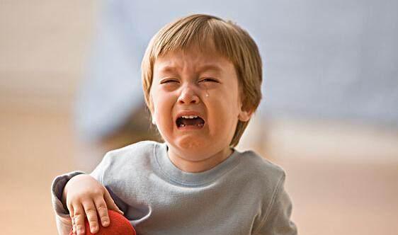 小孩动不动就大哭大闹怎么办,一岁孩子动不动就哭发脾气怎么办