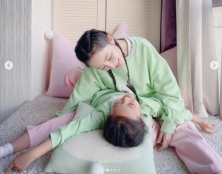 贾乃亮晒李小璐和甜馨合影,李小璐贾乃亮甜馨一家三口上热搜