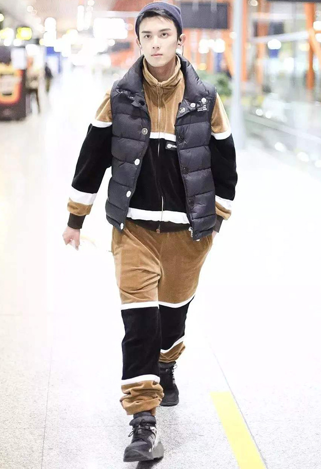 宽松休闲羽绒背心男装搭配,高级感穿搭羽绒背心男