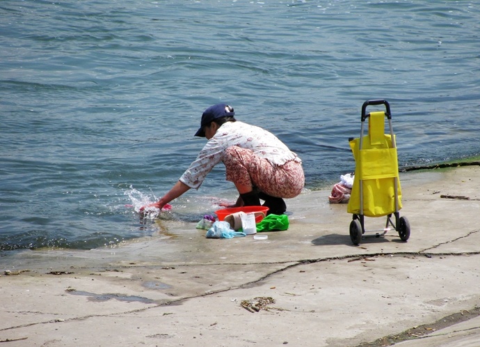 21年前本溪驻军无偿修建了一条太子河大坝如今变成一条滨河景观道
