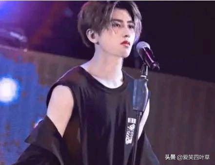 王一博肖战易烊千玺王俊凯王源,王俊凯和肖战的腹肌有几块