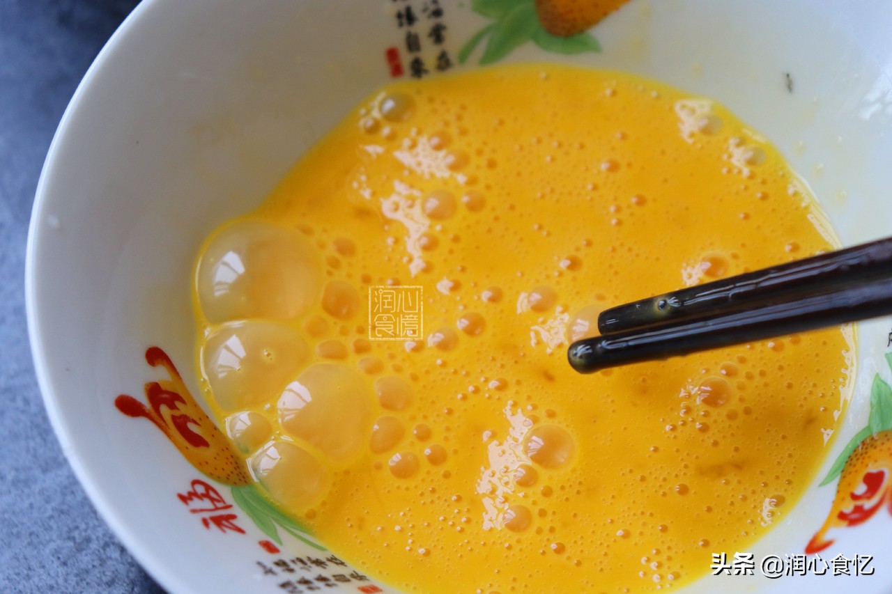 家中自制香酥鱿鱼圈,香酥鱿鱼圈炸制过程