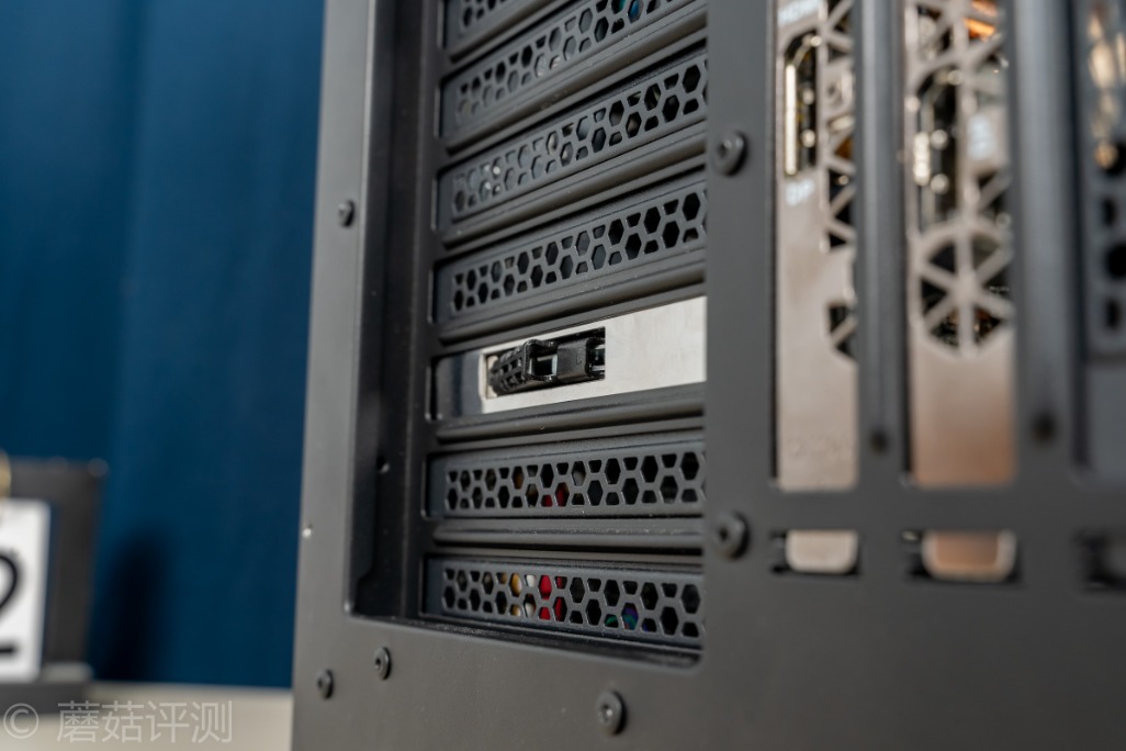 极速插拔，解锁更多使用姿势、ICYDock硬盘抽取盒PCI转M2评测