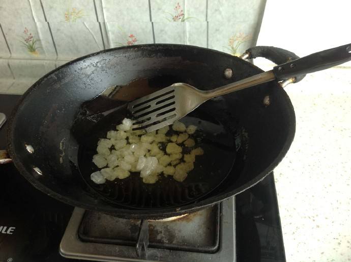 炒糖色白糖跟冰糖可以混合炒吗,冰糖炒糖色和白糖炒糖色的区别