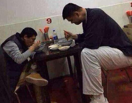 看看c罗的日常,姚明和c罗的伙食