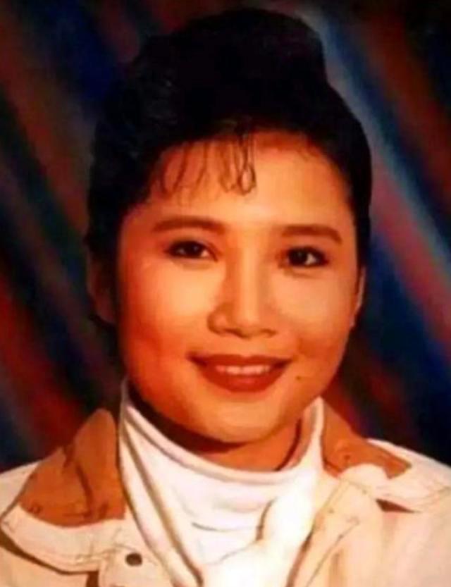 歌手李娜出家前共有几次感情经历,歌手李娜因何原因出家