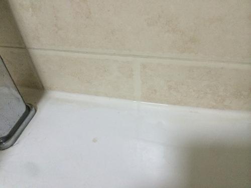 马桶底座玻璃胶好弄掉吗,马桶底座发黄是玻璃胶不好吗