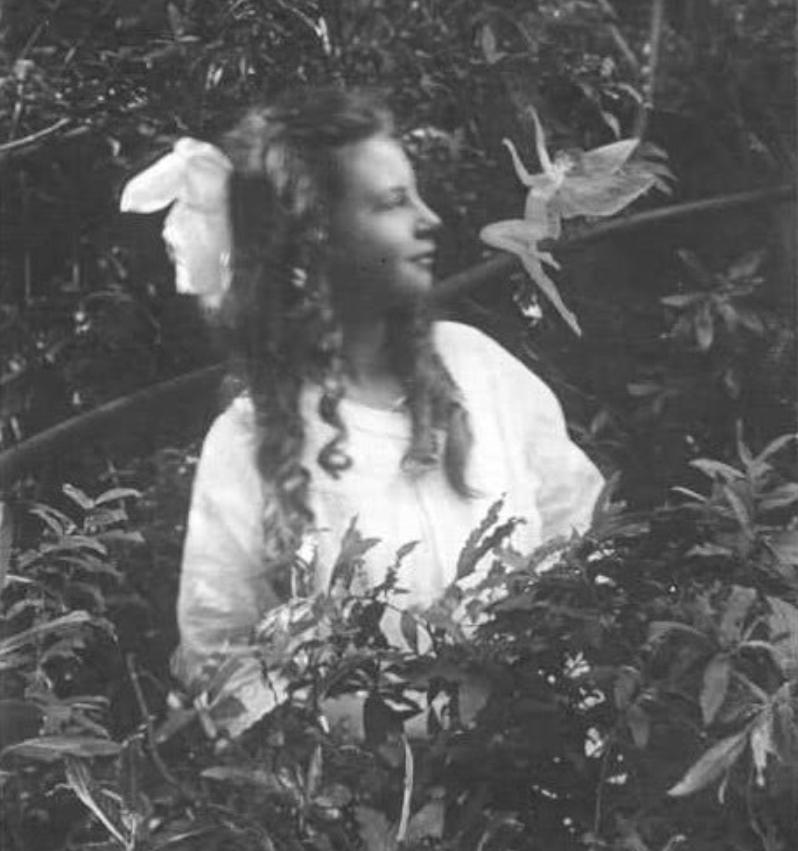 100多年前,两个英国小女孩伪造仙女照片,把柯南道尔都给骗了