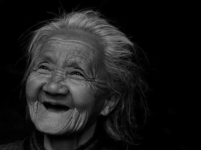 钟丽缇婆婆爱美妆张根硕第一反应是吃惊,你了解自己的妈吗?