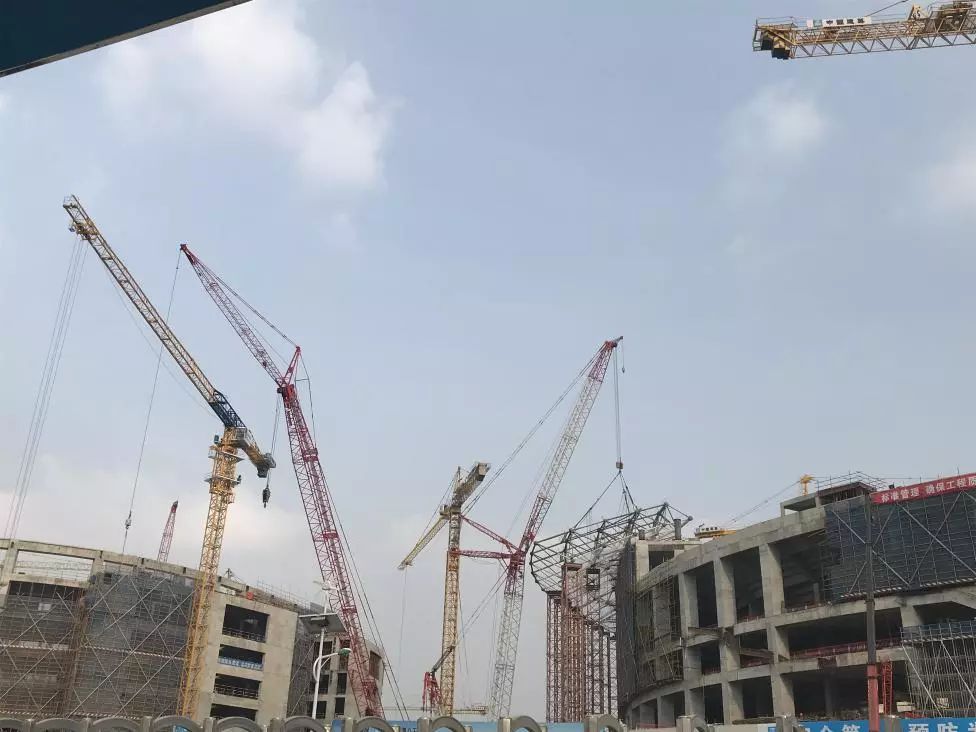 凤凰山扩建,今日凤凰山体育中心