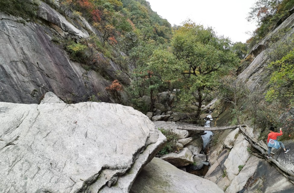 鲁山滚油锅瀑布景点,鲁山滚油锅瀑布路线