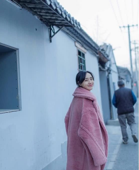 连沈腾都会看直眼的她，低调嫁给摄影师成宝妈，36岁仍美得像朵花