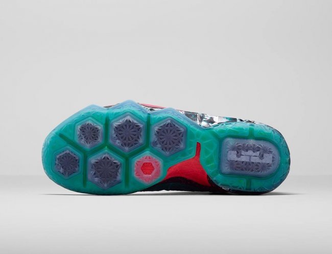 nba球员圣诞节穿什么鞋,nba球星平时穿什么鞋