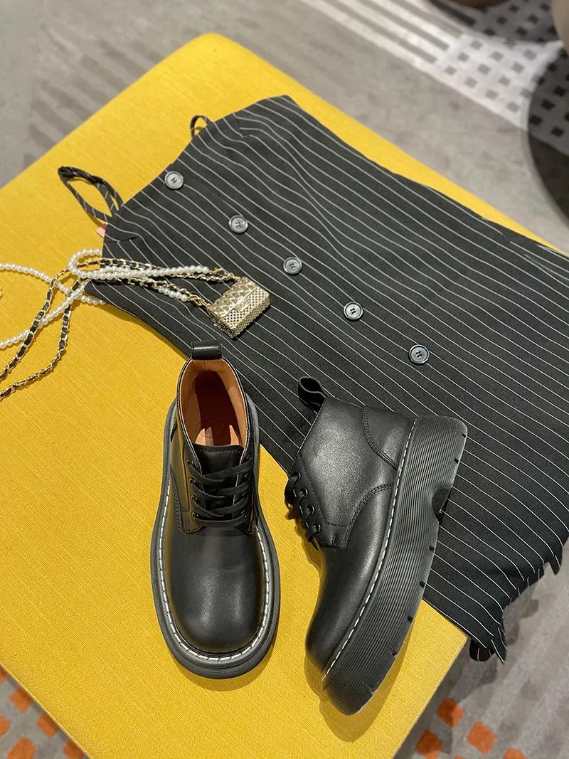 简约时髦短靴,不止是一双鞋子