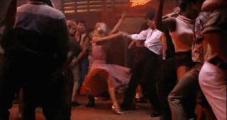 都是鹰钩鼻大美女，都爱过同一些男人，她俩的路怎么就不一样呢？