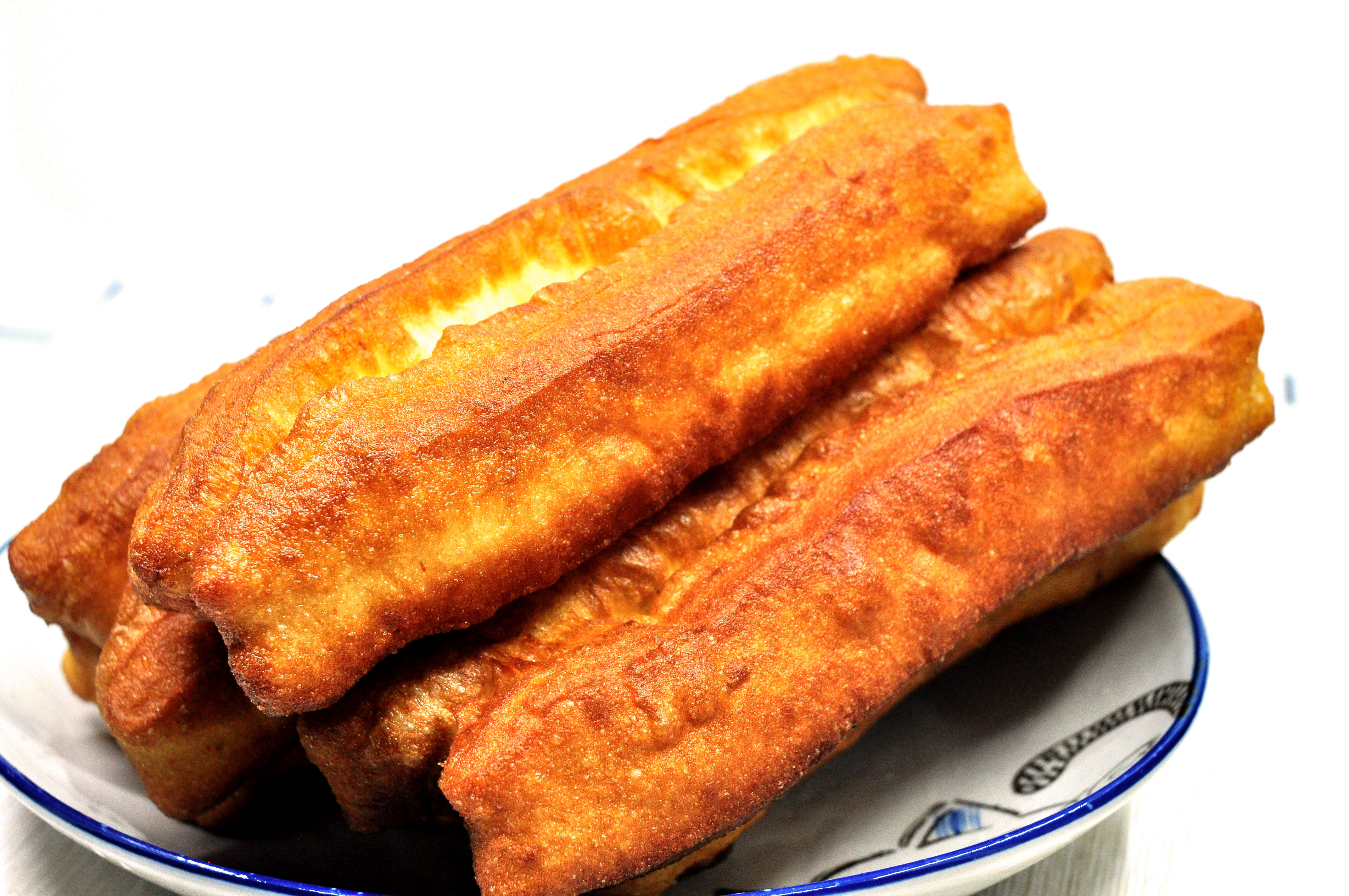 只需两步教你炸出酥脆好吃的油条,在家做一个油炸酥脆的油条