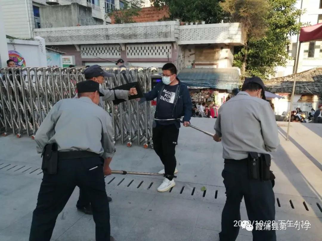 派出所开展防暴恐实战演习,反恐演练进校园警校携手护平安