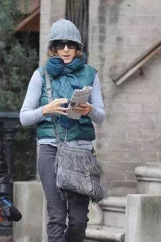 都是鹰钩鼻大美女，都爱过同一些男人，她俩的路怎么就不一样呢？