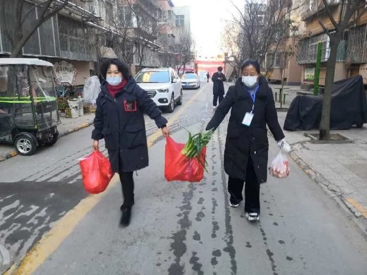 任丘办:“开了学,我要告诉老师和同学,我爸爸是最棒的,他是一名*产党共**员、社区工作者”