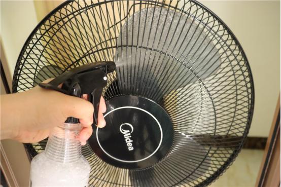 怎样把风扇的灰尘擦掉,怎么把电风扇上的垃圾清除掉