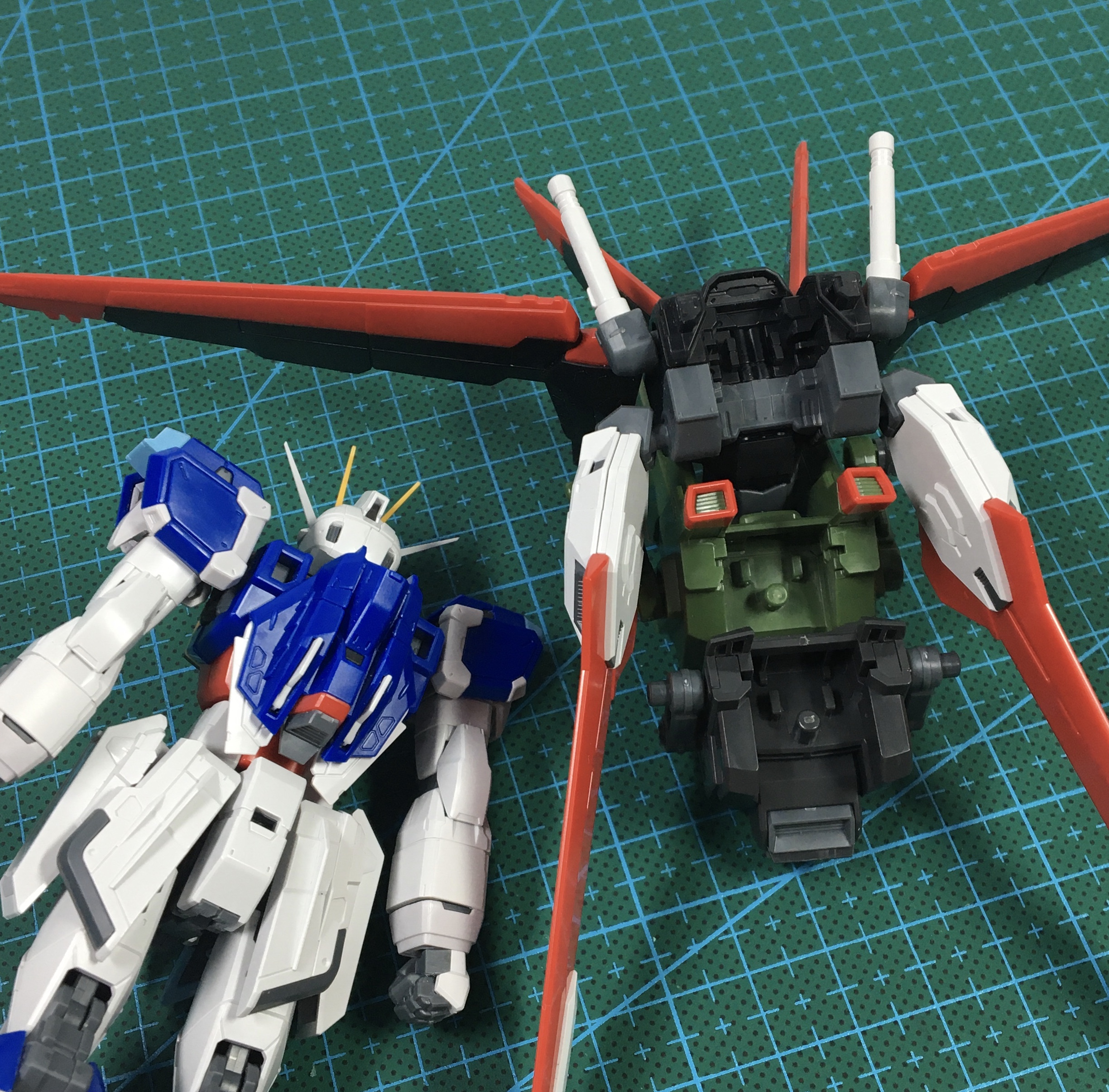 万代rg报丧女妖模型测评,万代rg空装脉冲高达测评