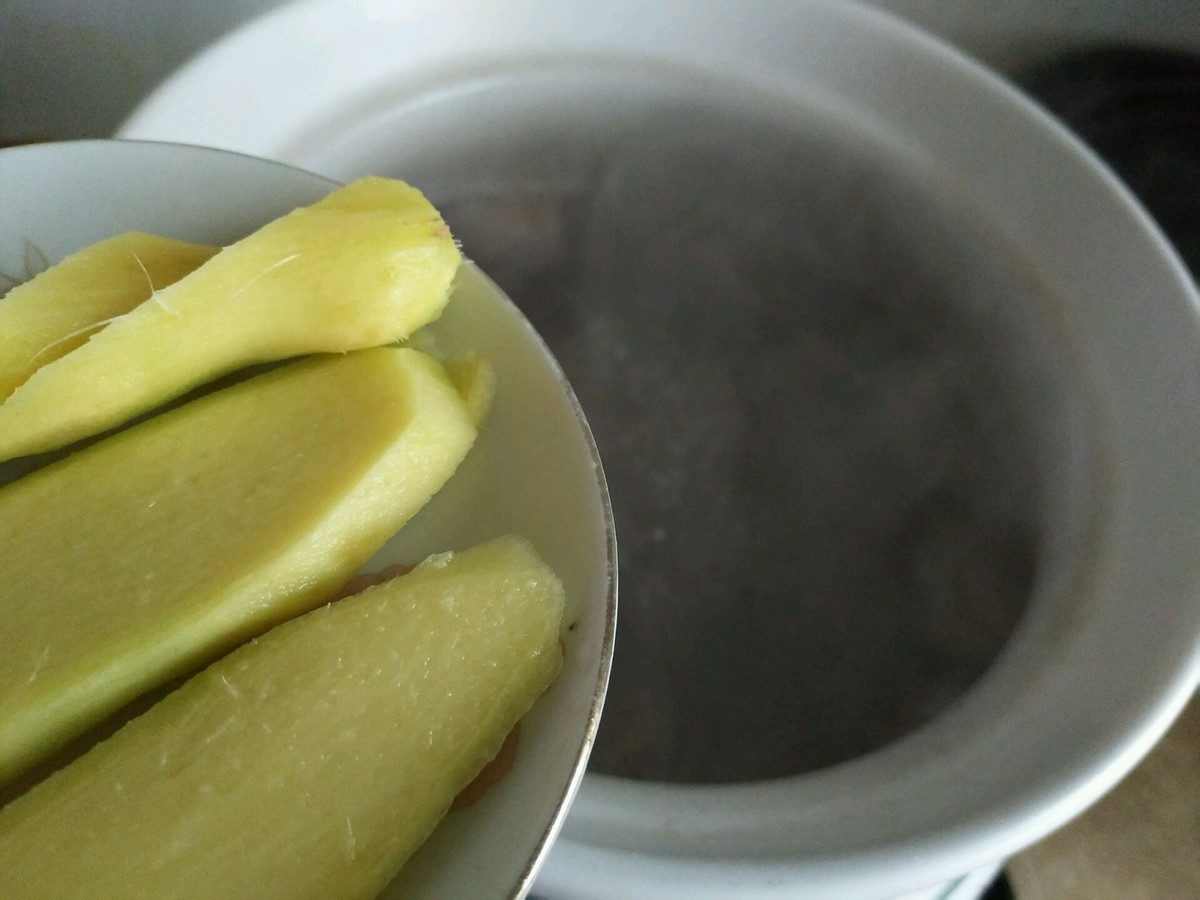 燕窝怎么熬汤好吃,鲜炖燕窝是很好的选择