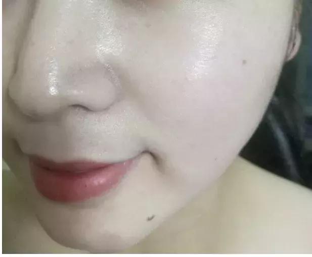 一键磨皮拯救无数卡粉的粉底液,磨皮滤镜粉底液