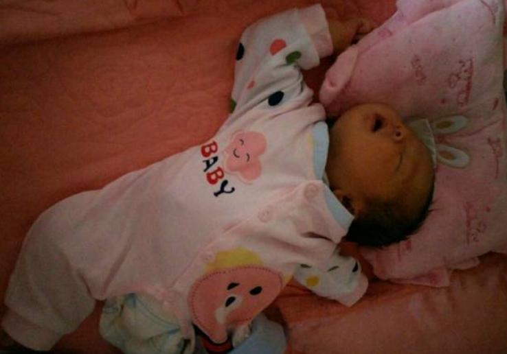 宝宝睡觉时这三个动作不要去打扰,小孩子睡得沉有什么方法叫醒