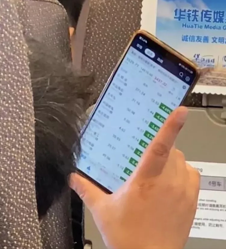 每日一笑大爷完整视频,每天一笑大叔也疯狂视频