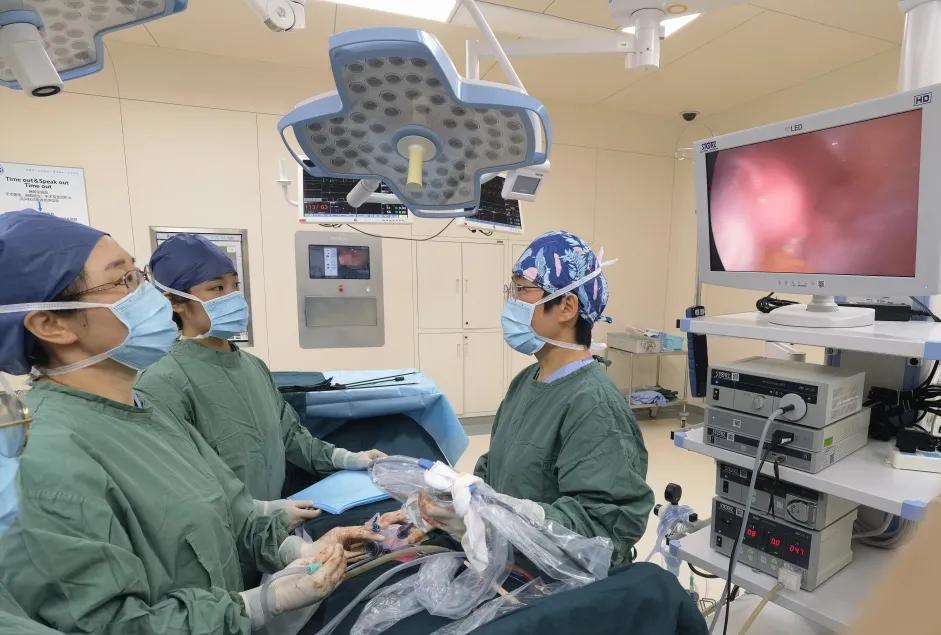 14岁女孩发胖肚子变大,24岁女孩发胖误以为怀孕