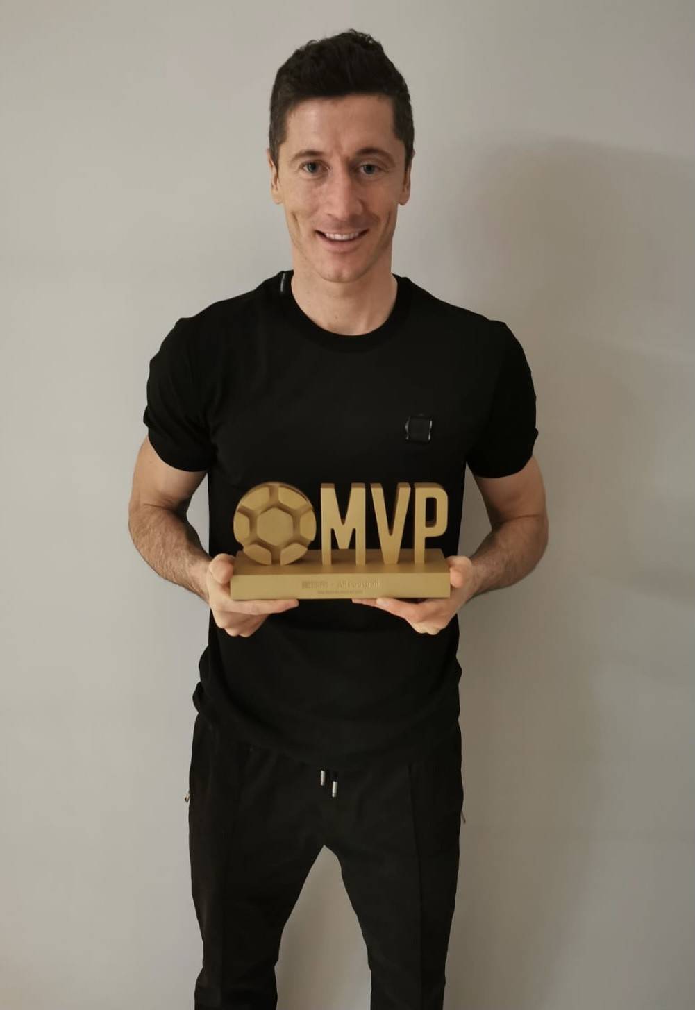 莱万懂球帝最佳球员,莱万金球奖搞笑