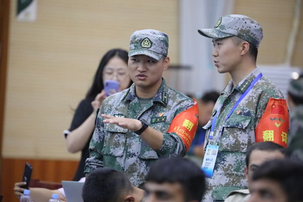 国际军事比赛国际队伍入场,国际军事比赛装甲车飙车