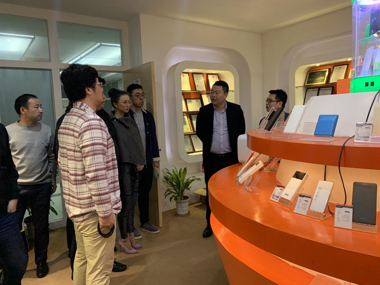 GOBANK联手倍斯特打造全球智能共享充电宝