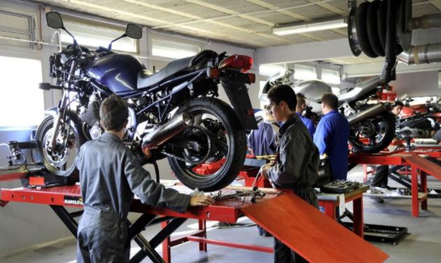 孩子中考落榜上职高还是上技校,被中考淘汰的职高生就业前景如何